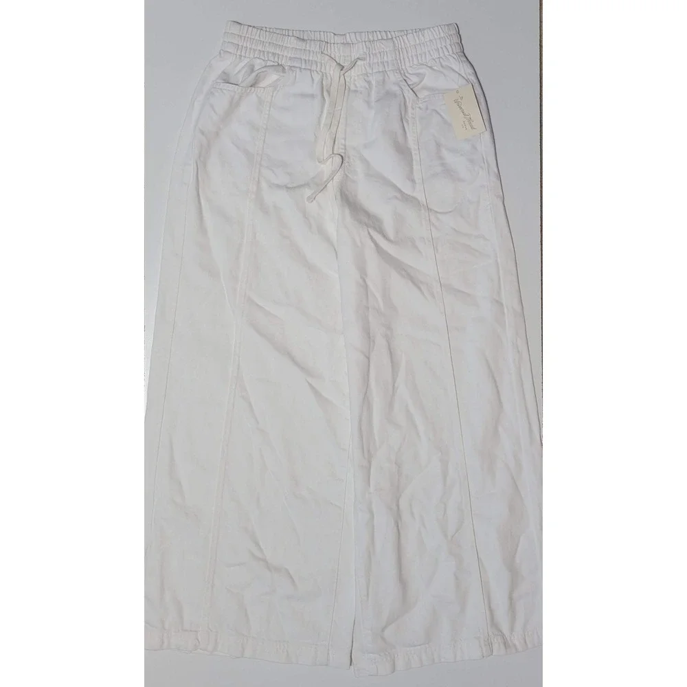 NWT Universal Thread Extra Wide Leg White Jeans